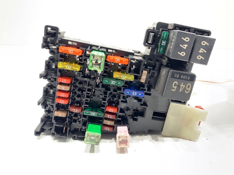 POISTKOVÁ SKRINKA VW GOLF VII (5G1, BQ1, BE1, BE2) 2012 - 2022 5Q0937615C