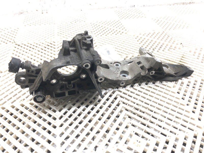 DRŽIAK ALTERNÁTORA VW GOLF VII (5G1, BQ1, BE1, BE2) 2012 - 2022 04L903143D DRŽIAK ALTERNÁTORA VW GOLF VII (5G1, BQ1, BE1, BE2) 2012 - 2022 04L903143D