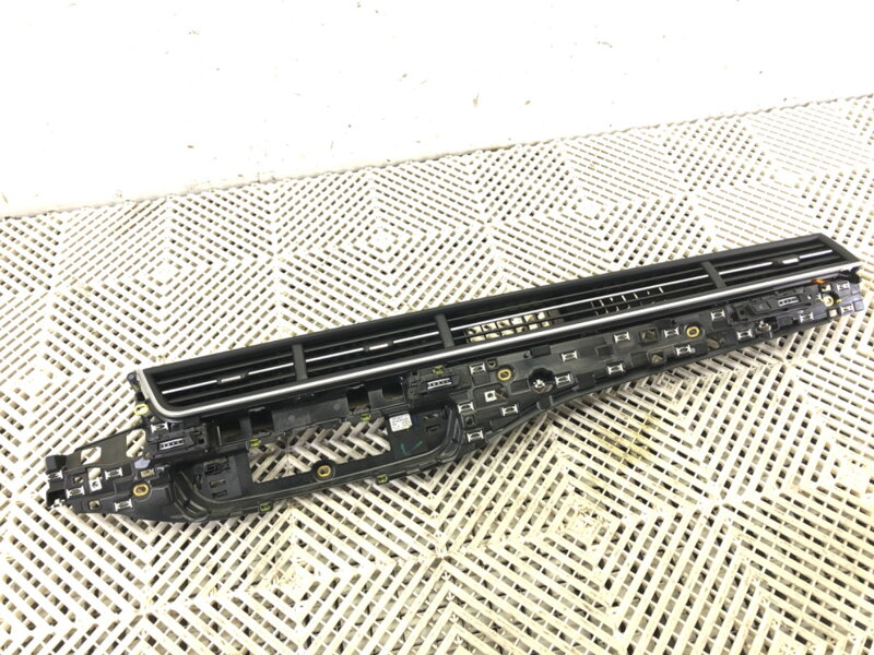 MRIEŽKA VENTILÁCIE PREDNÁ STREDOVÁ AUDI Q7 (4MB, 4MG) 2015 - 2022 4M1820902R