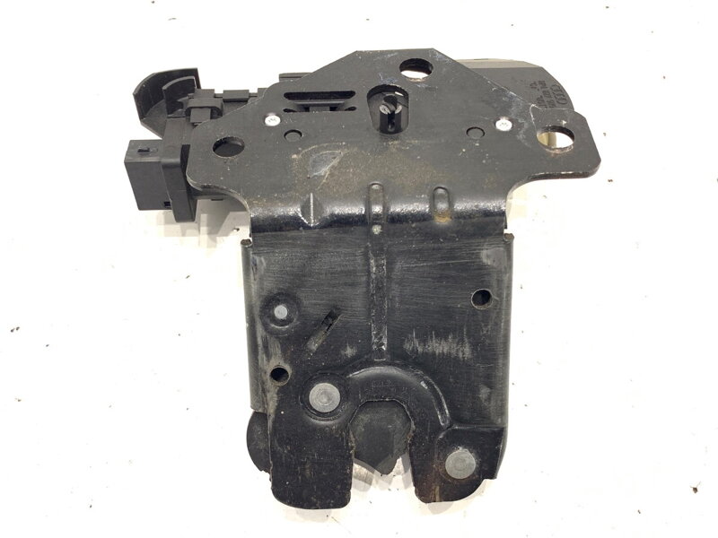 ZÁMOK VEKA BATOŽINOVÉHO PRIESTORU ZADNÝ AUDI A4 B7 AVANT (8ED) 2004 - 2008 8P4827505B ZÁMOK VEKA BATOŽINOVÉHO PRIESTORU ZADNÝ AUDI A4 B7 AVANT (8ED) 2004 - 2008 8P4827505B