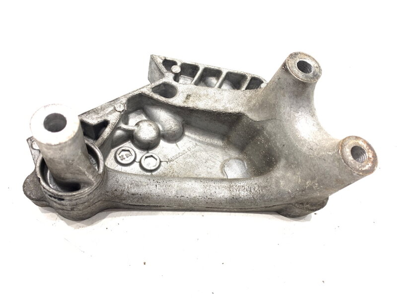 DRŽIAK MOTORA VW GOLF VII (5G1, BQ1, BE1, BE2) 2012 - 2022 04L199207 DRŽIAK MOTORA VW GOLF VII (5G1, BQ1, BE1, BE2) 2012 - 2022 04L199207