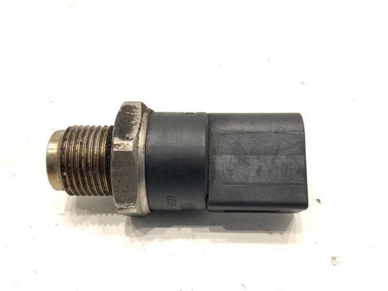 SNÍMAČ TLAKU PALIVA AUDI A6 C6 (4F2) 2004 - 2011 059130758