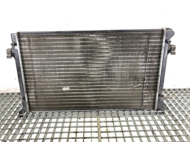 CHLADIČ VODY AUDI A3 (8P1) 2003 - 2013