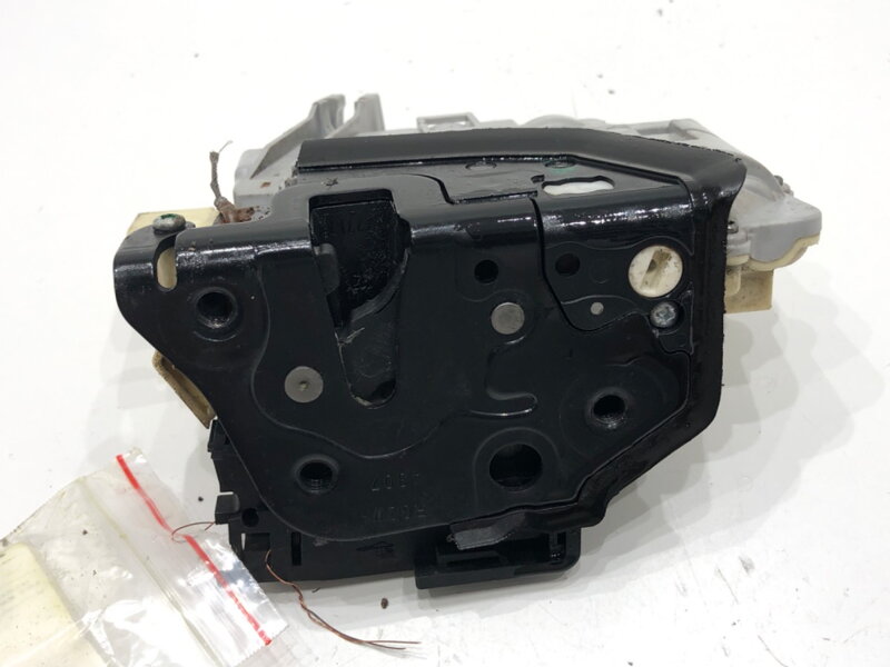 ZÁMOK DVERÍ PRAVÝ PREDNÝ VW PASSAT B6 (3C2) 2005 - 2010 3C1837016A