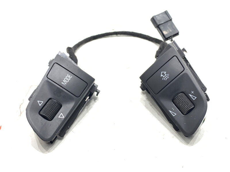 PREPÍNAČE VOLANTU AUDI A4 B7 AVANT (8ED) 2004 - 2008 4F0951527A