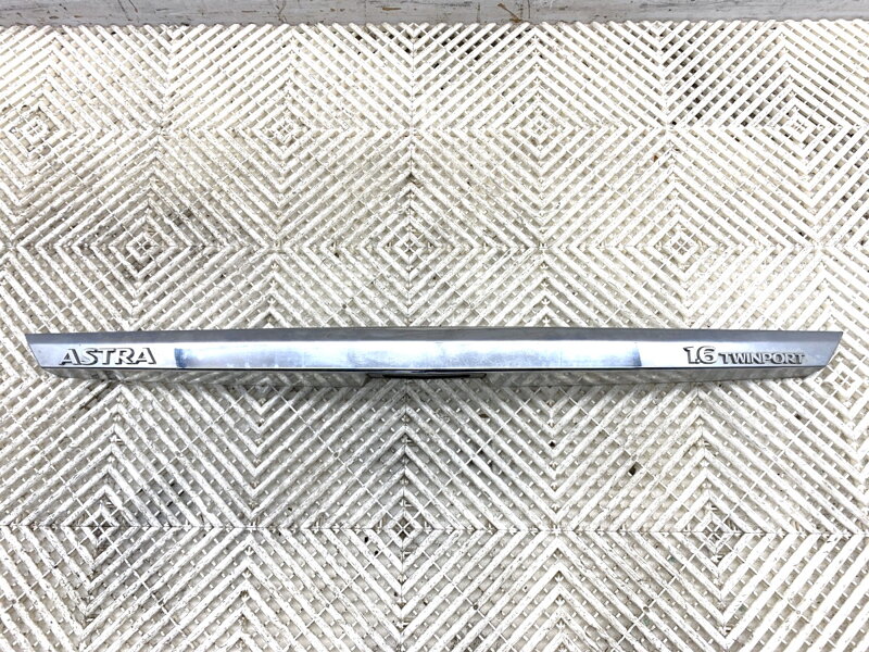 LIŠTA VEKA BATOŽINOVÉHO PRIESTORU ZADNÁ OPEL ASTRA H (A04) 2004 - 2014