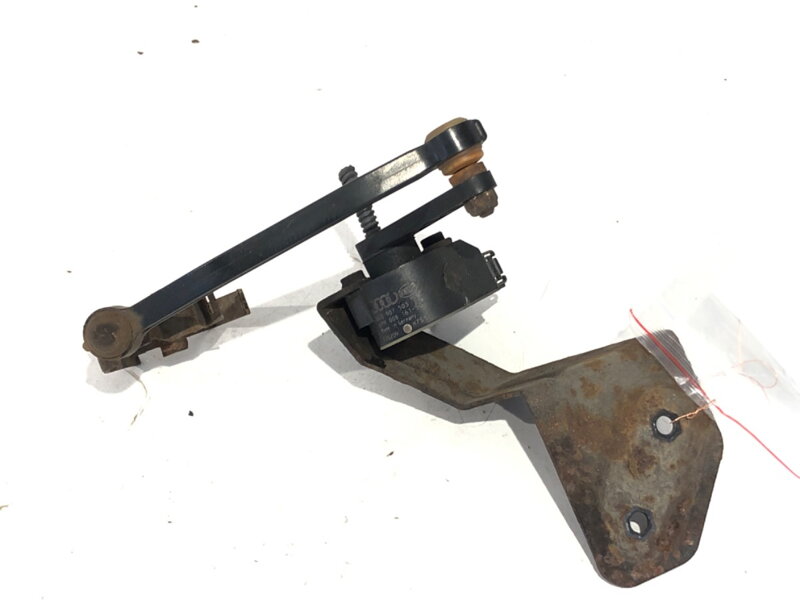 SNÍMAČ NÁKLONU XENÓN PREDNÝ ĽAVÝ SEAT EXEO (3R2) 2008 - 2013 8E0907503 SNÍMAČ NÁKLONU XENÓN PREDNÝ ĽAVÝ SEAT EXEO (3R2) 2008 - 2013 8E0907503