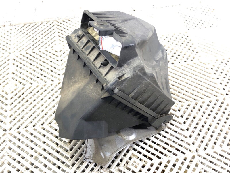 KRYT FILTRA VZDUCHU AUDI A4 B6 (8E2) 2000 - 2005 06B133835BD