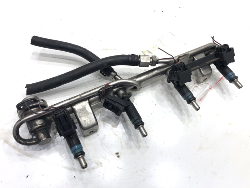 VSTREKOVACIA RAMPA AUDI A4 B6 (8E2) 2000 - 2005 06B133551K