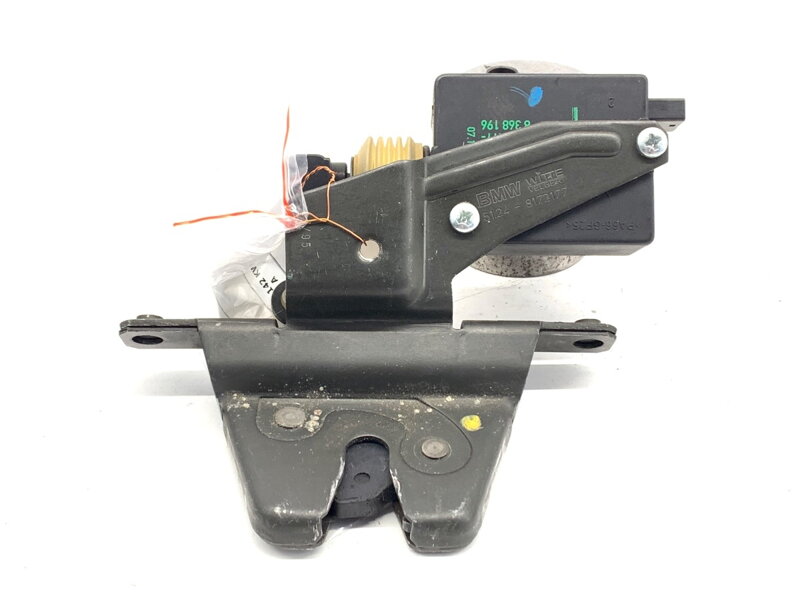 ZÁMOK VEKA BATOŽINOVÉHO PRIESTORU ZADNÝ BMW 5 (E39) 1995 - 2003 8172177