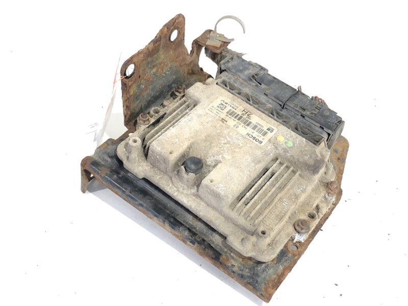 RIADIACA JEDNOTKA MOTORA OPEL ASTRA H (A04) 2004 - 2014 55556829 0281011943 RIADIACA JEDNOTKA MOTORA OPEL ASTRA H (A04) 2004 - 2014 55556829 0281011943