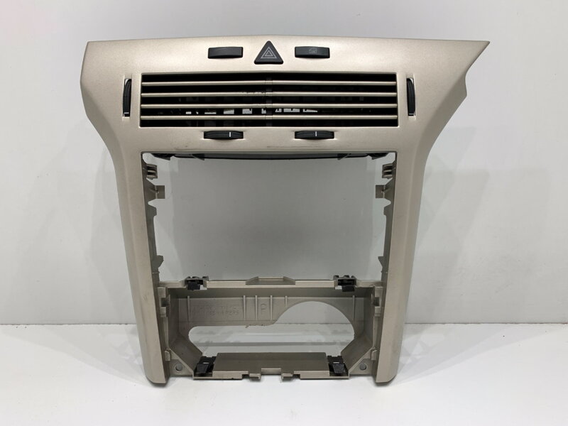 MRIEŽKA VENTILÁCIE PREDNÁ OPEL ASTRA H (A04) 2004 - 2014 13100105