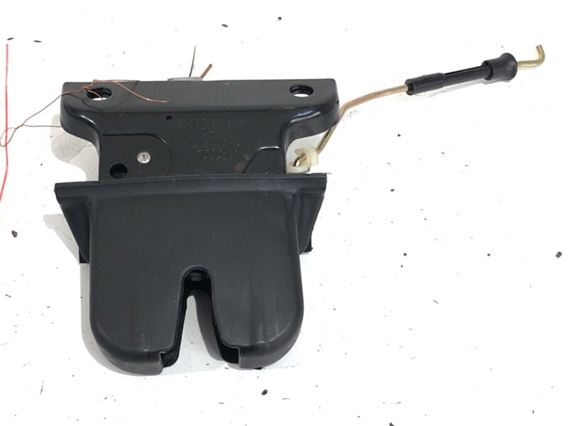 ZÁMOK VEKA BATOŽINOVÉHO PRIESTORU ZADNÝ AUDI A3 (8L1) 1996 - 2006 8L0827505E ZÁMOK VEKA BATOŽINOVÉHO PRIESTORU ZADNÝ AUDI A3 (8L1) 1996 - 2006 8L0827505E