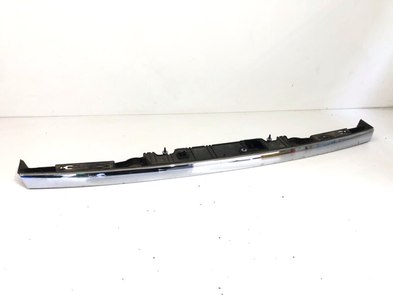 LIŠTA VEKA BATOŽINOVÉHO PRIESTORU ZADNÁ BMW 7 (F01, F02, F03, F04) 2008 - 2015 7200035 LIŠTA VEKA BATOŽINOVÉHO PRIESTORU ZADNÁ BMW 7 (F01, F02, F03, F04) 2008 - 2015 7200035