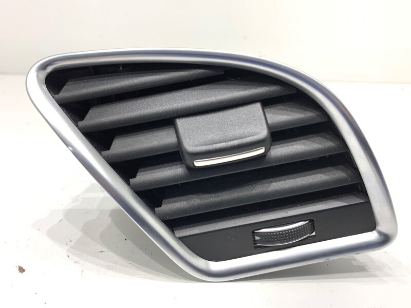 MRIEŽKA VENTILÁCIE PRAVÁ PREDNÁ AUDI A4 B8 (8K2) 2007 - 2015 8T1820902G