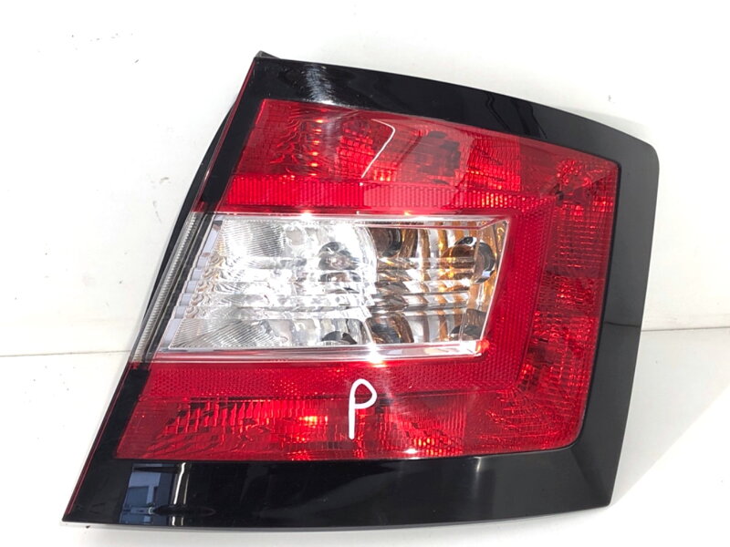 SVETLO PRAVÉ ZADNÉ SKODA FABIA III (NJ3) 2014 - 2022 6V6945096