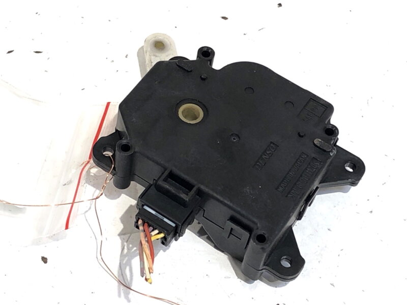 MOTOR RADIÁTORA KÚRENIA TOYOTA AVENSIS SEDAN (_T25_) 2003 - 2008 063700-8680 MOTOR RADIÁTORA KÚRENIA TOYOTA AVENSIS SEDAN (_T25_) 2003 - 2008 063700-8680