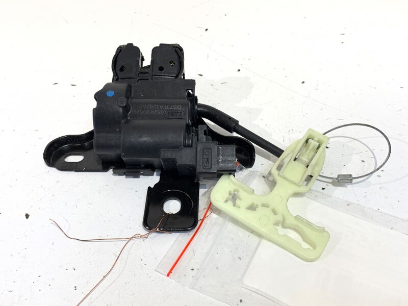 ZÁMOK VEKA BATOŽINOVÉHO PRIESTORU ZADNÝ FORD MONDEO V LIFTBACK (CE) 2014 - 2022 DS73F43282AD ZÁMOK VEKA BATOŽINOVÉHO PRIESTORU ZADNÝ FORD MONDEO V LIFTBACK (CE) 2014 - 2022 DS73F43282AD