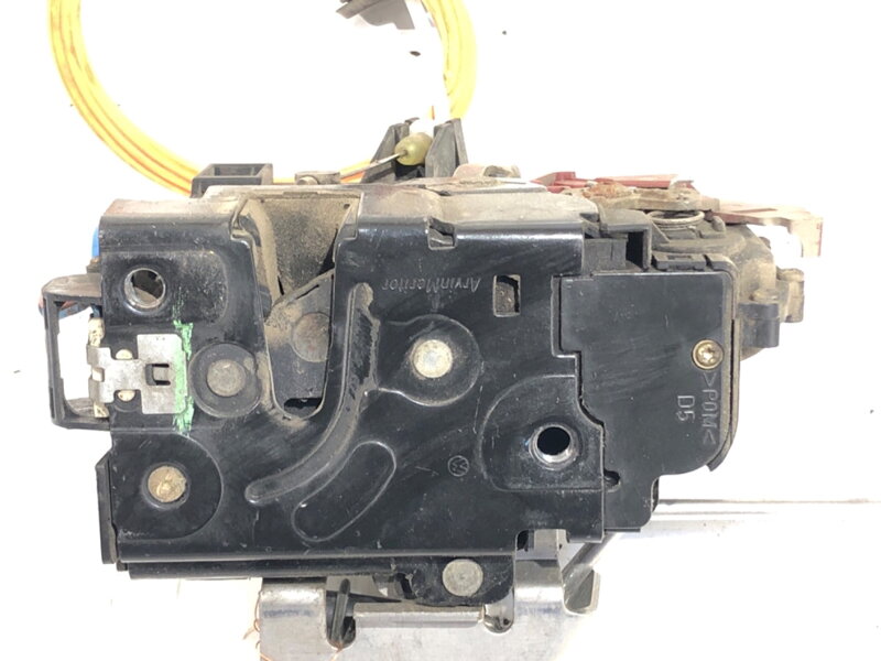 ZÁMOK DVERÍ PRAVÝ PREDNÝ AUDI A3 (8P1) 2003 - 2013 4E1837016 ZÁMOK DVERÍ PRAVÝ PREDNÝ AUDI A3 (8P1) 2003 - 2013 4E1837016