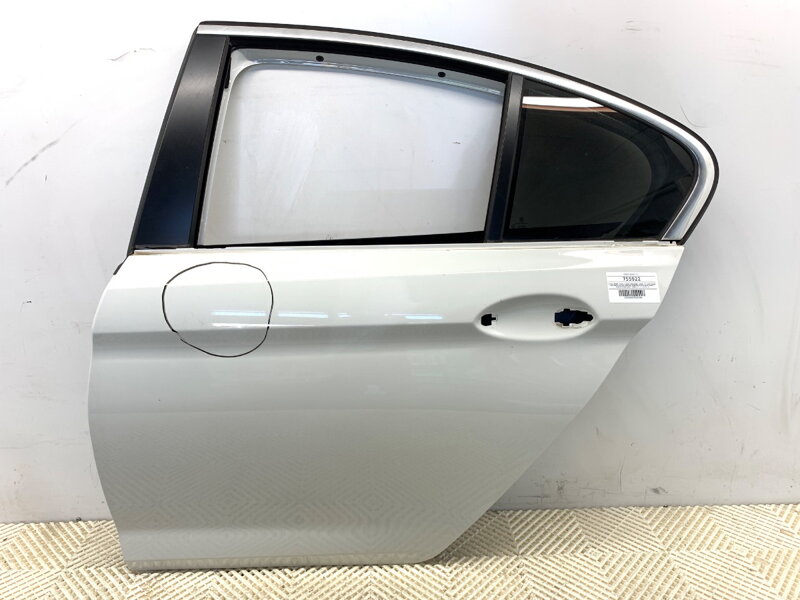 DVERE ĽAVÉ ZADNÉ BMW 5 (G30, F90) 2016 - 2022 300