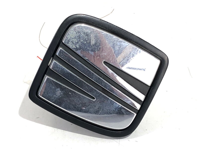 KĽUČKA VEKA BATOŽINOVÉHO PRIESTORU ZADNÁ SEAT LEON (1M1) 1999 - 2006 1M6827565J KĽUČKA VEKA BATOŽINOVÉHO PRIESTORU ZADNÁ SEAT LEON (1M1) 1999 - 2006 1M6827565J