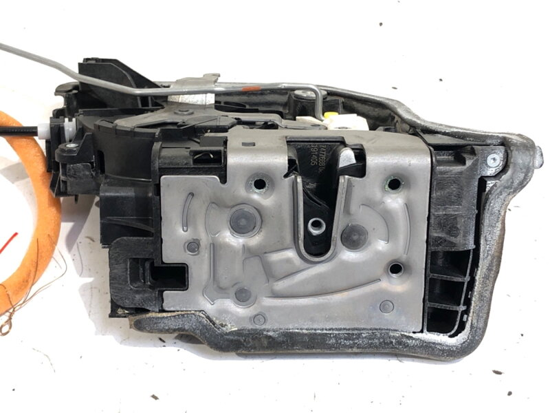 ZÁMOK DVERÍ PRAVÝ PREDNÝ BMW 5 (G30, F90) 2016 - 2022