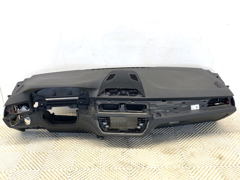 PALUBNÁ DOSKA / KOKPIT S VANKÚŠOM SPOLUJAZDCA BMW 5 (G30, F90) 2016 - 2022 PALUBNÁ DOSKA / KOKPIT S VANKÚŠOM SPOLUJAZDCA BMW 5 (G30, F90) 2016 - 2022
