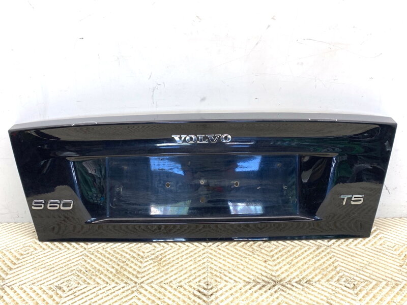 LIŠTA VEKA BATOŽINOVÉHO PRIESTORU ZADNÁ VOLVO S60 I (384) 2000 - 2010