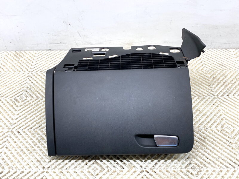 ODKLADACIA SCHRÁNKA SPOLUJAZDCA AUDI Q5 (8RB) 2008 - 2017 ODKLADACIA SCHRÁNKA SPOLUJAZDCA AUDI Q5 (8RB) 2008 - 2017