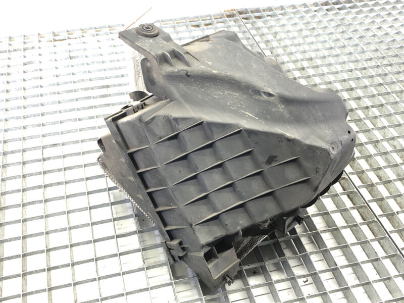 KRYT FILTRA VZDUCHU VW PASSAT B5.5 (3B3) 2000 - 2005 3B0129607Q KRYT FILTRA VZDUCHU VW PASSAT B5.5 (3B3) 2000 - 2005 3B0129607Q