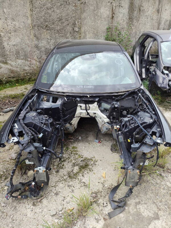 KAROSÉRIA ŠTVRŤKA ĽAVÝ PRAH PODBEH ĽAVÝ PRAVÝ ALFA ROMEO GIULIA (952_) 2015 - 2022 KAROSÉRIA ŠTVRŤKA ĽAVÝ PRAH PODBEH ĽAVÝ PRAVÝ ALFA ROMEO GIULIA (952_) 2015 - 2022