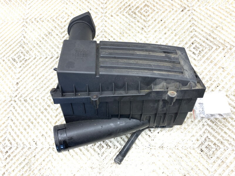 KRYT FILTRA VZDUCHU VW GOLF V (1K1) 2003 - 2010 3C0129607AF KRYT FILTRA VZDUCHU VW GOLF V (1K1) 2003 - 2010 3C0129607AF