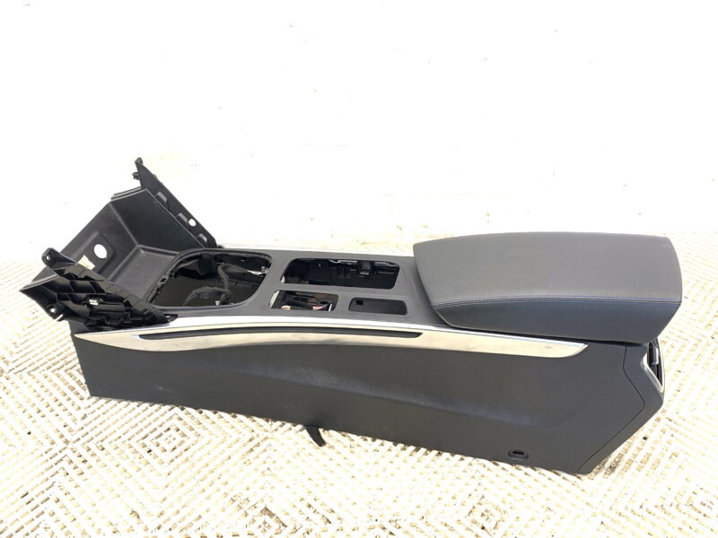 TUNEL STREDOVÝ S LAKŤOVOU OPIERKOU RENAULT MEGANE IV LIFTBACK (B9A/M/N_) 2015 - 2022 969109180R