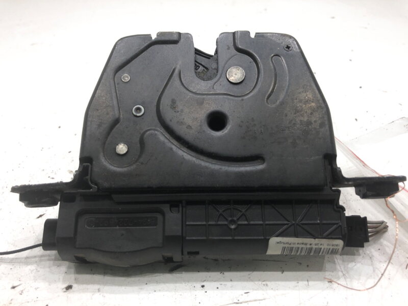 ZÁMOK VEKA BATOŽINOVÉHO PRIESTORU ZADNÝ BMW 5 (F10) 2009 - 2016 7191212