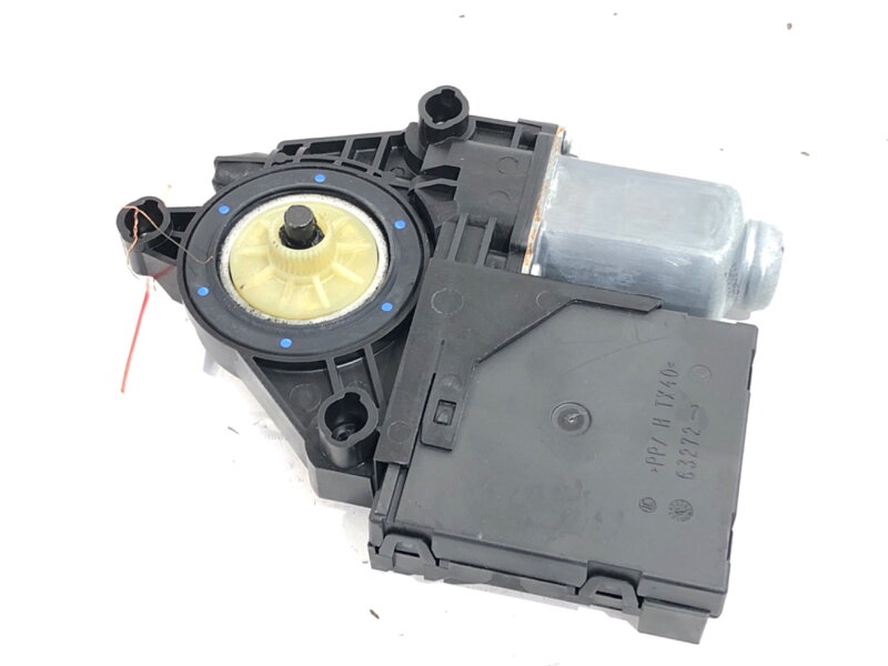 MOTOR ZDVIHANIA OKNÁ PRAVÝ PREDNÝ VW GOLF VI (5K1) 2008 - 2014 5K0959702B