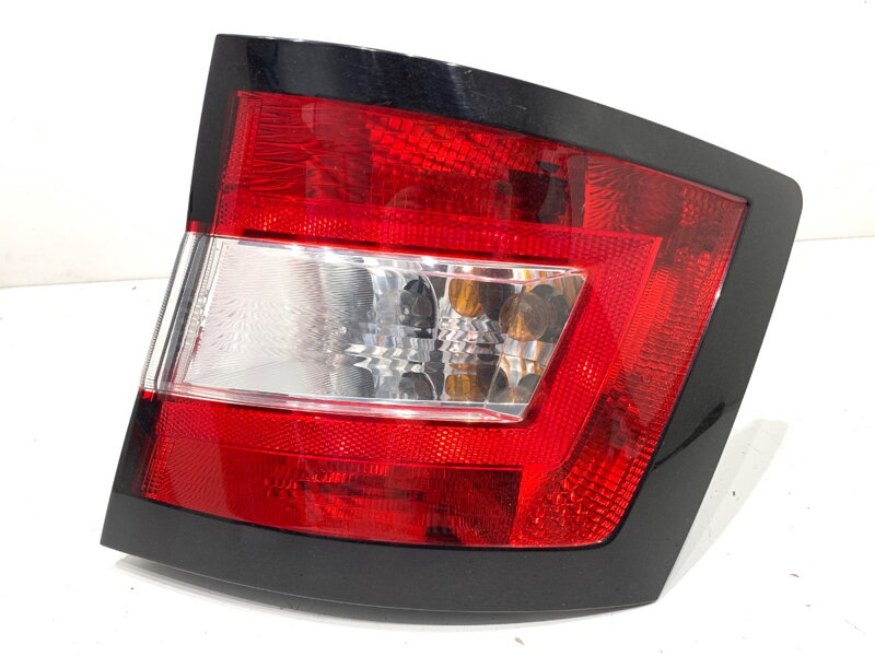 SVETLO PRAVÉ ZADNÉ SKODA FABIA III (NJ3) 2014 - 2022 6V9945096 SVETLO PRAVÉ ZADNÉ SKODA FABIA III (NJ3) 2014 - 2022 6V9945096