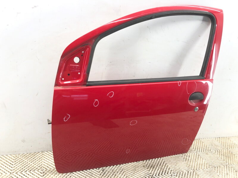 DVERE ĽAVÉ PREDNÉ TOYOTA AYGO (_B1_) 2005 - 2014 3P0