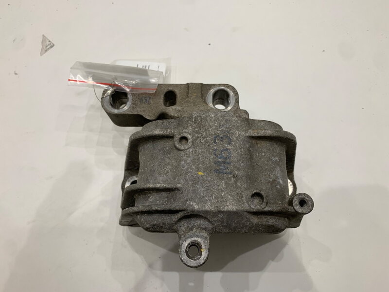 VANKÚŠ MOTORA ĽAVÝ VW PASSAT B7 VARIANT (365) 2010 - 2015 1K0199252