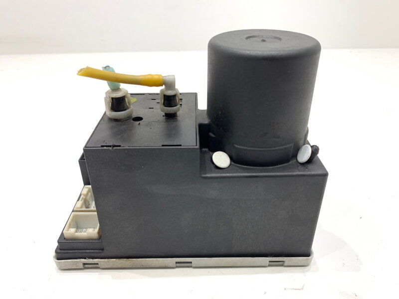 PUMPA / ČERPADLO CENTRÁLNEHO ZÁMKU AUDI A3 (8L1) 1996 - 2006 8L0862257L
