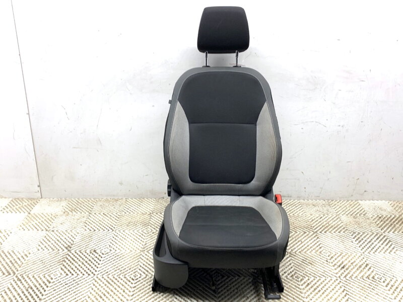 SEDADLO PRAVÉ PREDNÉ SKODA FABIA III (NJ3) 2014 - 2022 SEDADLO PRAVÉ PREDNÉ SKODA FABIA III (NJ3) 2014 - 2022