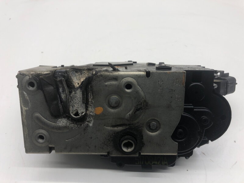 ZÁMOK DVERÍ ĽAVÝ PREDNÝ FIAT CROMA (194_) 2005 - 2022 51708421A ZÁMOK DVERÍ ĽAVÝ PREDNÝ FIAT CROMA (194_) 2005 - 2022 51708421A