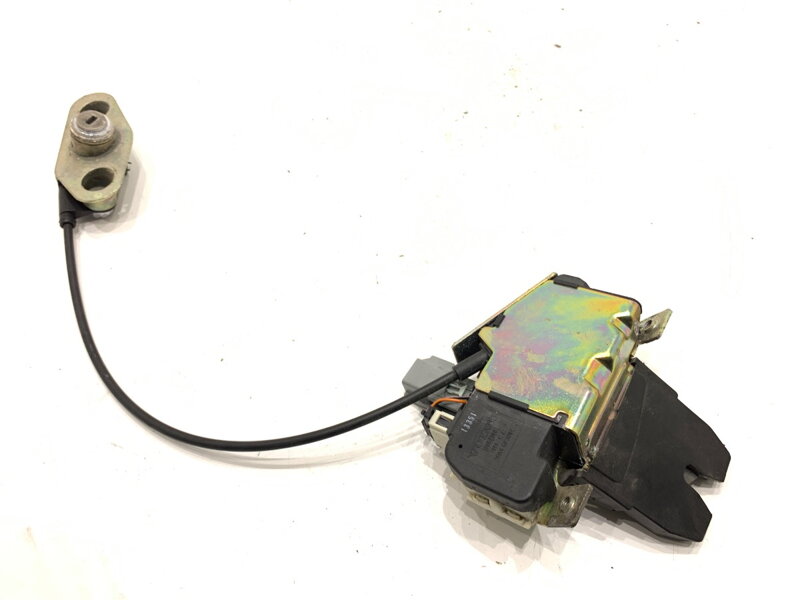 ZÁMOK VEKA BATOŽINOVÉHO PRIESTORU ZADNÝ VOLVO S60 I (384) 2000 - 2010 8652398 ZÁMOK VEKA BATOŽINOVÉHO PRIESTORU ZADNÝ VOLVO S60 I (384) 2000 - 2010 8652398