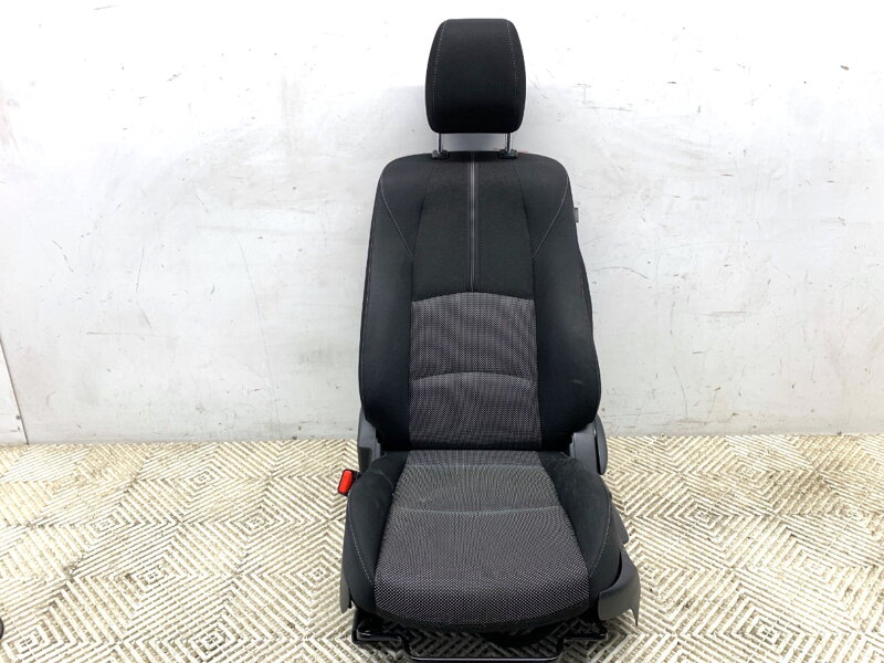 SEDADLO ĽAVÉ PREDNÉ MAZDA 2 (DL, DJ) 2014 - 2022