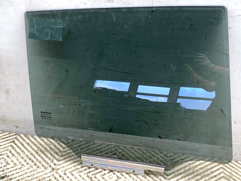 OKNO PRAVÉ ZADNÉ SUZUKI SX4 S-CROSS (JY) 2013 - 2022 OKNO PRAVÉ ZADNÉ SUZUKI SX4 S-CROSS (JY) 2013 - 2022