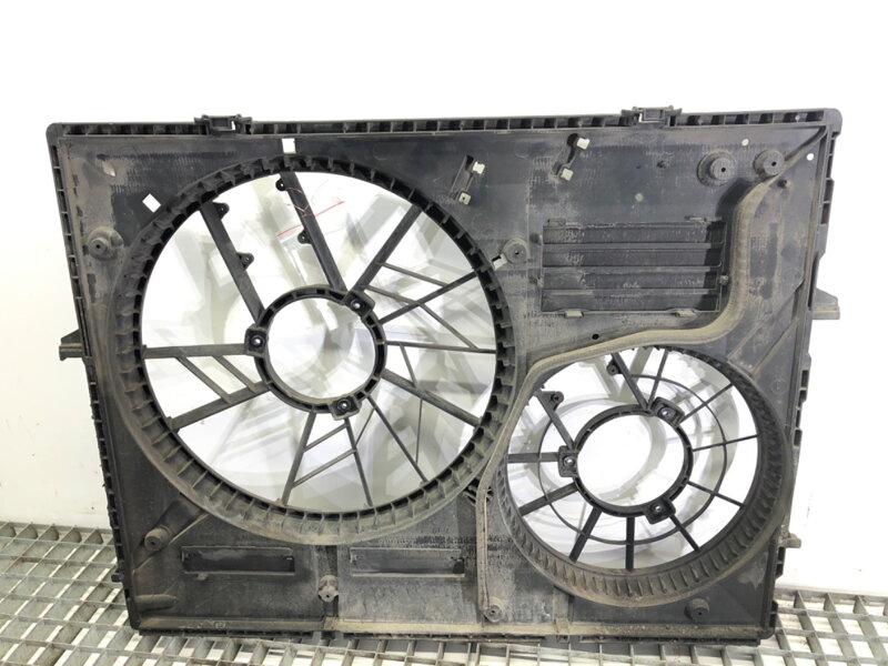 KRYT VENTILÁTOROV AUDI Q7 (4LB) 2006 - 2016 7L0121203H KRYT VENTILÁTOROV AUDI Q7 (4LB) 2006 - 2016 7L0121203H
