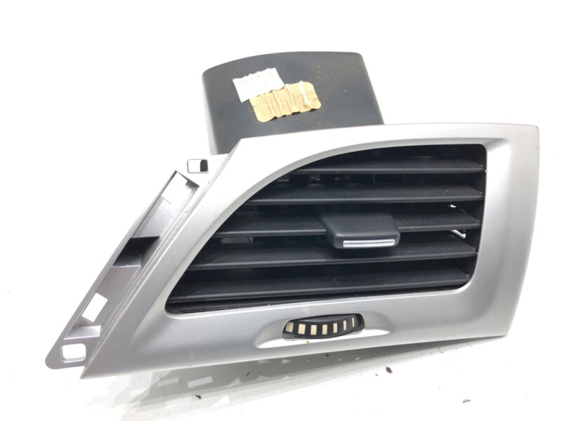 MRIEŽKA VENTILÁCIE PRAVÁ PREDNÁ RENAULT MEGANE CC (EZ0/1_) 2010 - 2022 MRIEŽKA VENTILÁCIE PRAVÁ PREDNÁ RENAULT MEGANE CC (EZ0/1_) 2010 - 2022