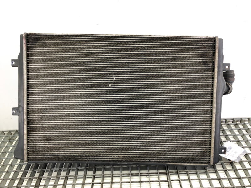 CHLADIČ VODY AUDI A3 (8P1) 2003 - 2013 1K0121251N CHLADIČ VODY AUDI A3 (8P1) 2003 - 2013 1K0121251N