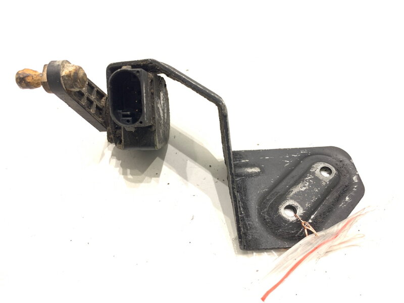 SNÍMAČ NÁKLONU XENÓN PREDNÝ ĽAVÝ AUDI A4 B6 (8E2) 2000 - 2005 8E0907503 SNÍMAČ NÁKLONU XENÓN PREDNÝ ĽAVÝ AUDI A4 B6 (8E2) 2000 - 2005 8E0907503