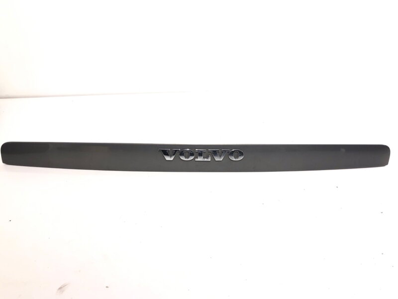 LIŠTA VEKA BATOŽINOVÉHO PRIESTORU ZADNÁ VOLVO V50 (545) 2003 - 2012 LIŠTA VEKA BATOŽINOVÉHO PRIESTORU ZADNÁ VOLVO V50 (545) 2003 - 2012