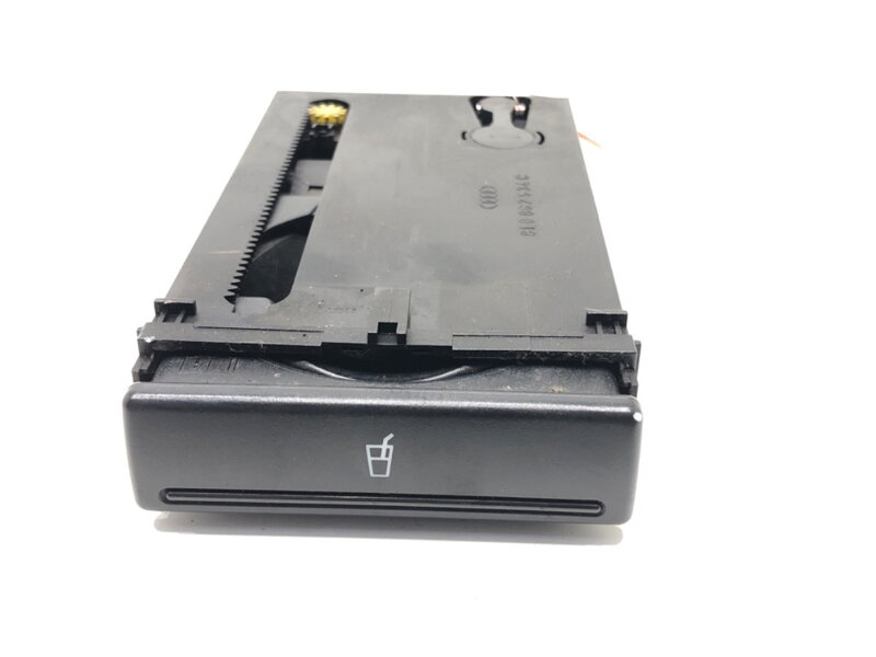 DRŽIAK NA NÁPOJE AUDI A3 (8L1) 1996 - 2006 8L0862534C DRŽIAK NA NÁPOJE AUDI A3 (8L1) 1996 - 2006 8L0862534C